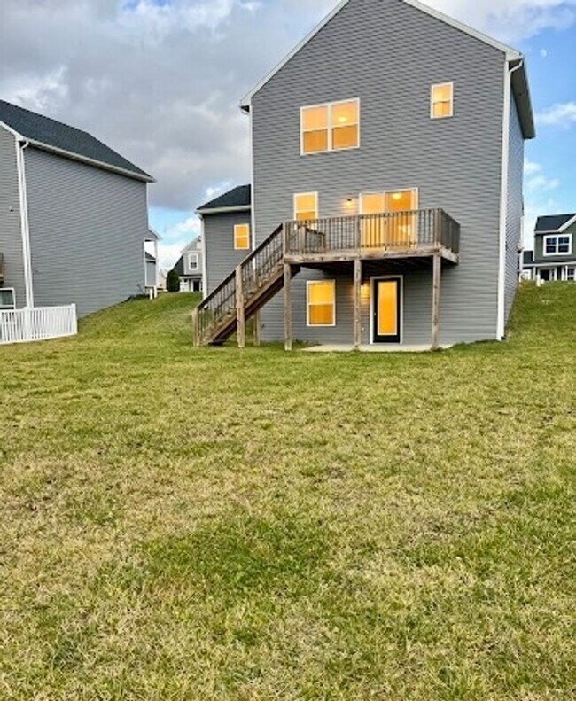 Building Photo - 206 Woodridge Dr
