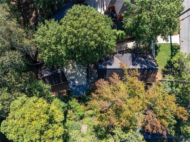 Building Photo - 428 S Howard St SE