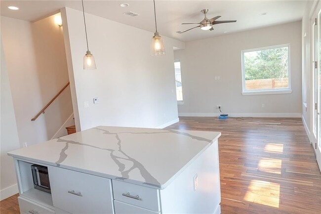 Building Photo - 2509 Del Curto Rd