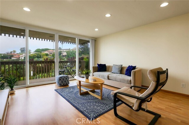 Building Photo - 6542 Ocean Crest Dr