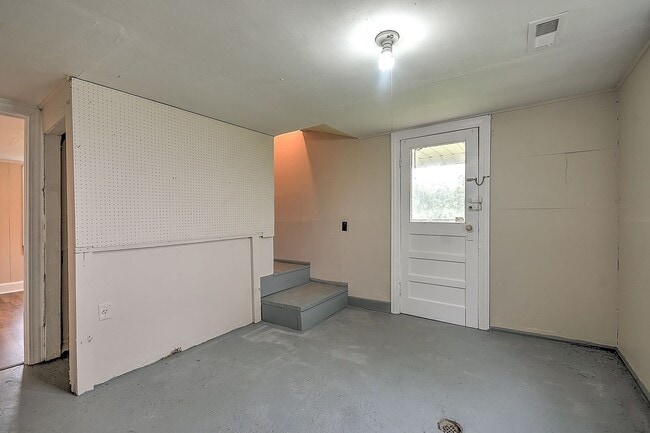 Building Photo - 317 Mill St