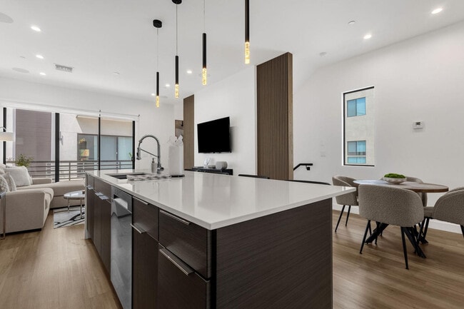 Building Photo - 4220 N 32nd St