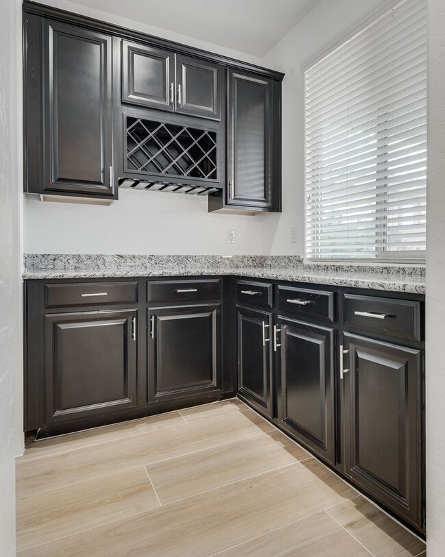 Building Photo - Welcome to your dream home located in the prestigious guard-gated community of Tuscany in Henderson!