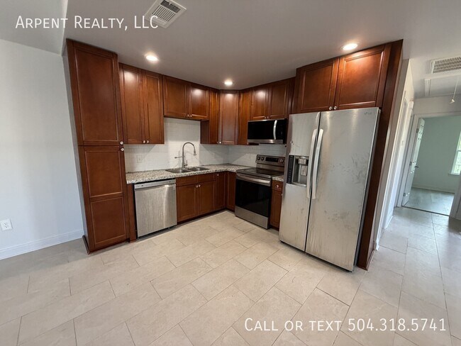 Building Photo - 416 E Liberaux St