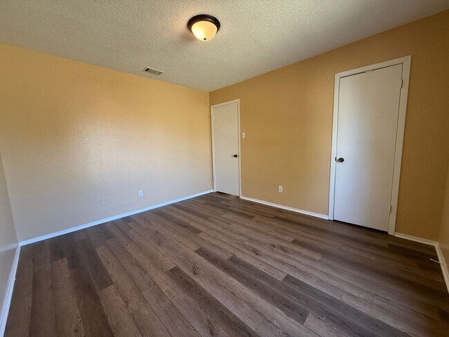 Building Photo - 2308 Ridglea Ct