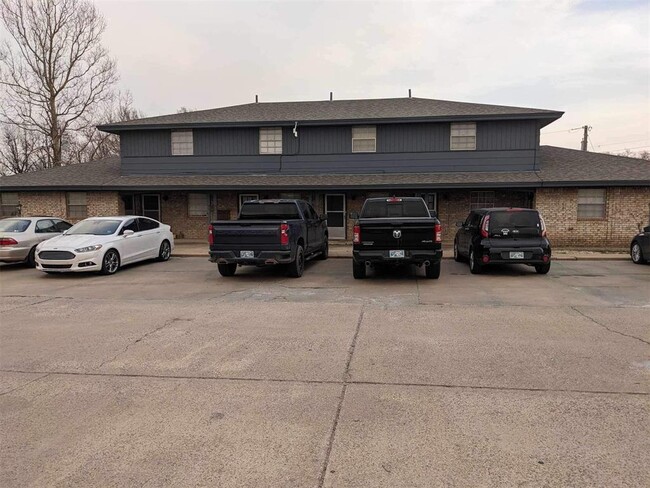 Primary Photo - 1304 Meadow Ln