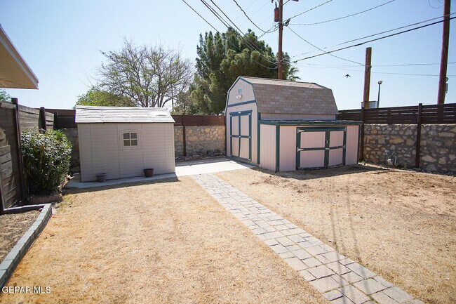 Building Photo - 9832 Heather Ave