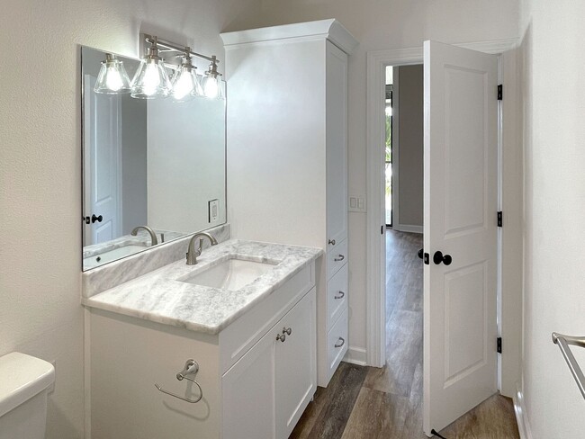 Building Photo - 415 Laurel Cove Way