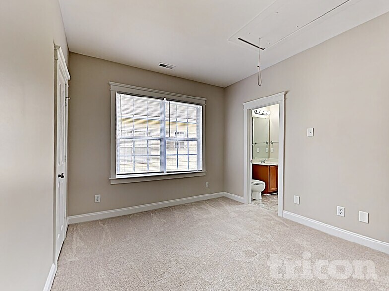 Building Photo - 6723 Dunton St