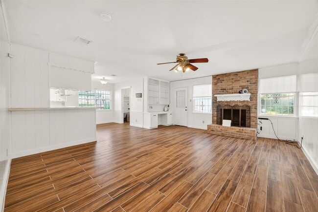 Building Photo - 9218 Rowan Ln