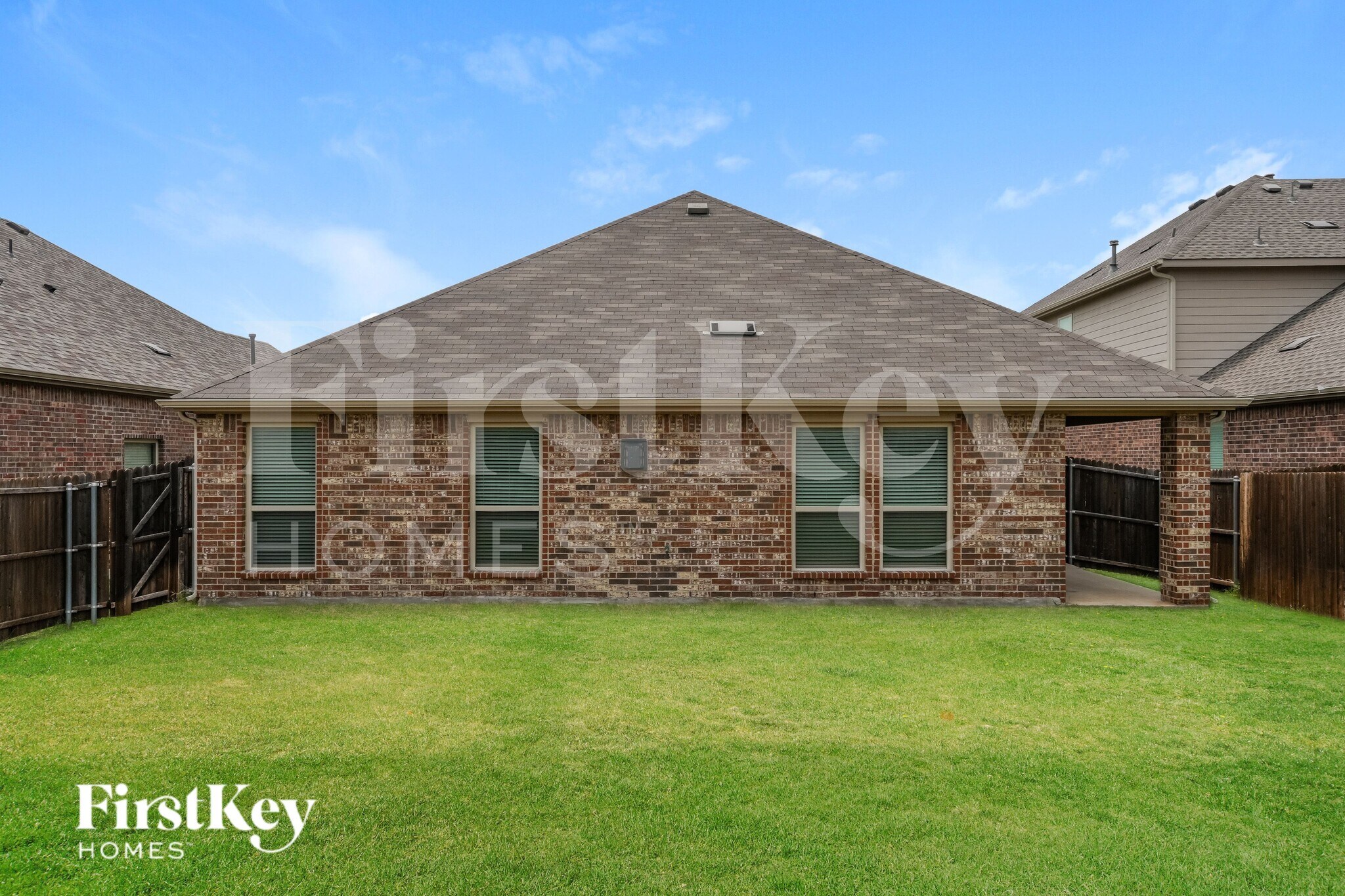 Building Photo - 4413 Lakeview Dr