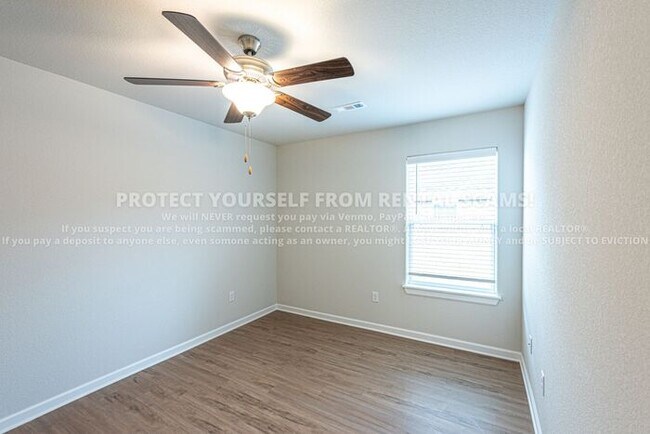 Building Photo - 371 W Tyler Rd