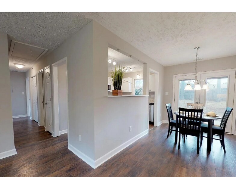 Building Photo - 1515 Doncaster Dr