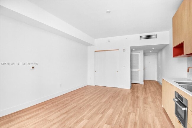 Building Photo - 90 NE 32nd St