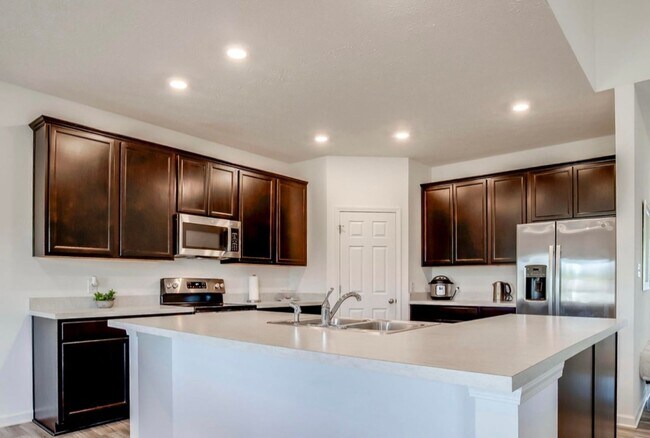 Building Photo - 4BR/2/5 Bath Home for Rent - Overlook at Eastwood - Two Car Garage!