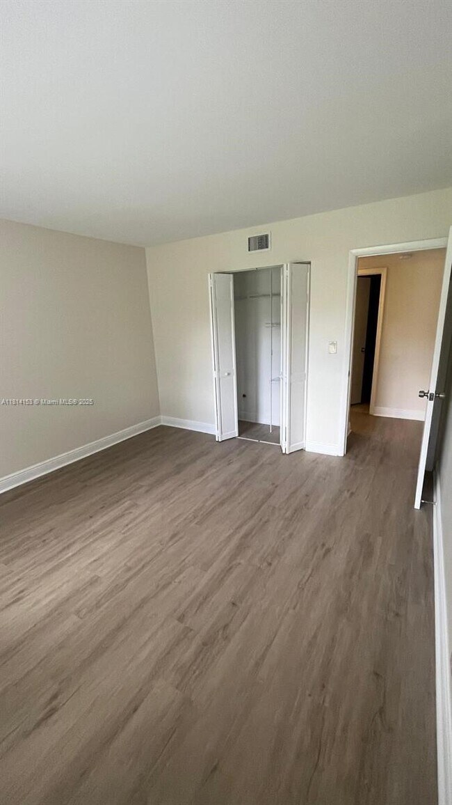 Building Photo - 3123 Oakland Shores Dr