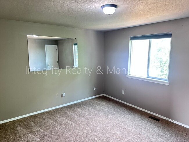 Building Photo - 17657 Ponderosa Ave