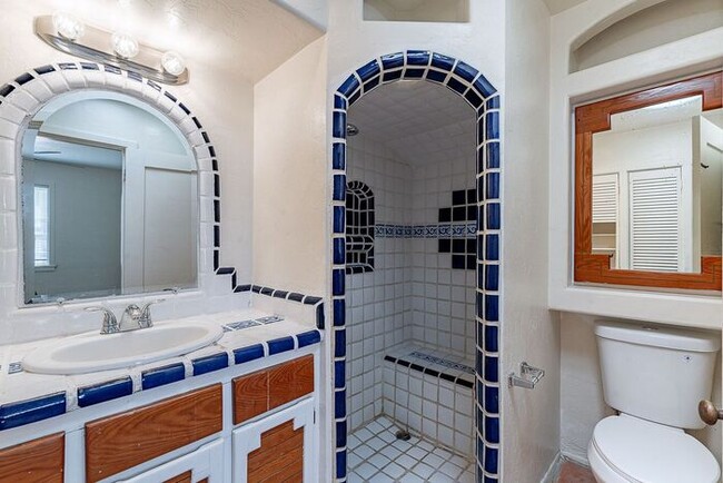 Building Photo - 3118 N Santa Rita Ave