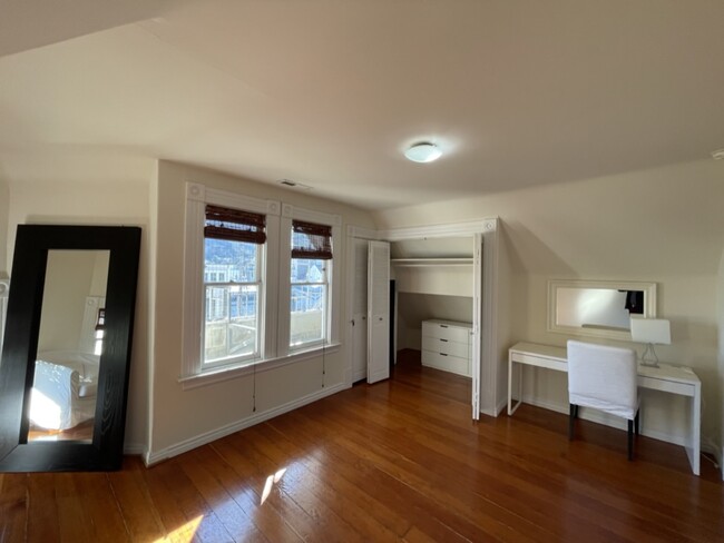 Building Photo - NOPA 3BR/1BA – Private Deck, In-Unit Laund...