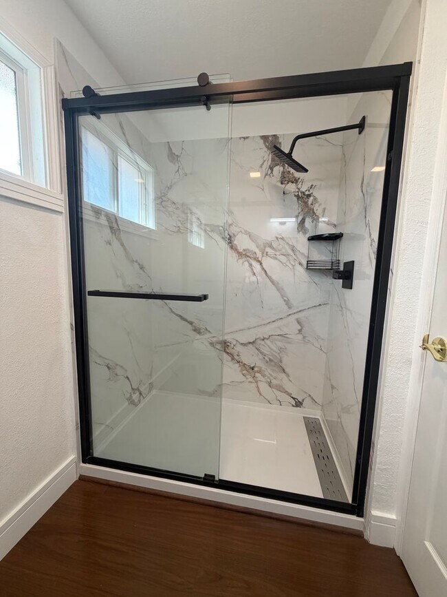 Building Photo - 3 bed 2 Bath Home Recently renovated single-family home in Fairfield,