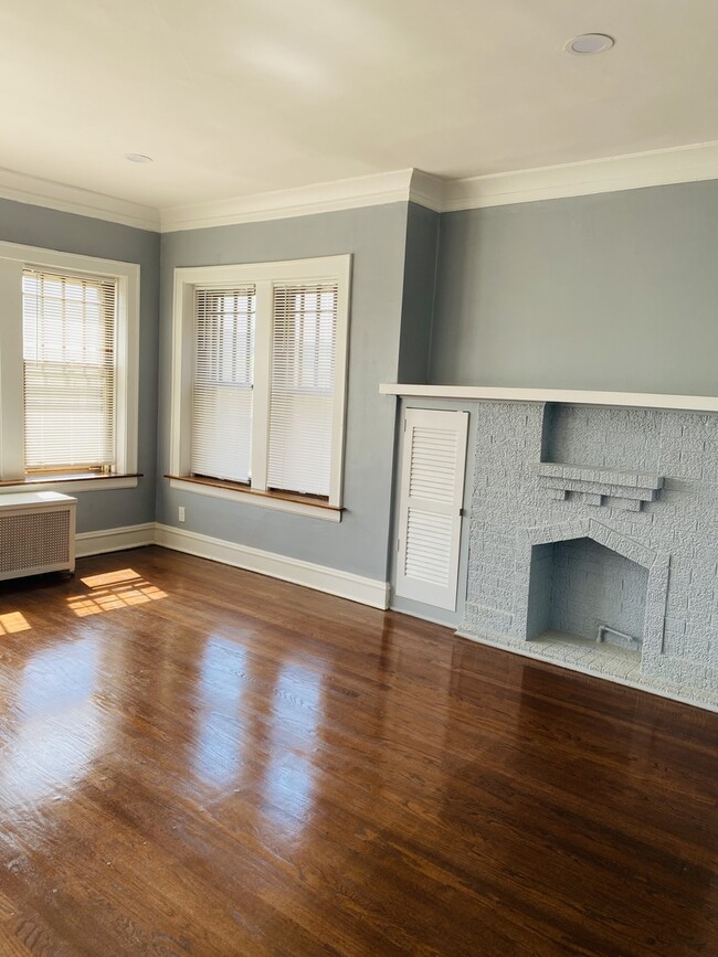 Building Photo - 8042 S Hermitage Ave