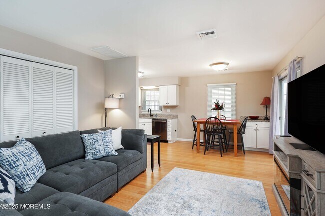 Building Photo - 41 Longpoint Dr