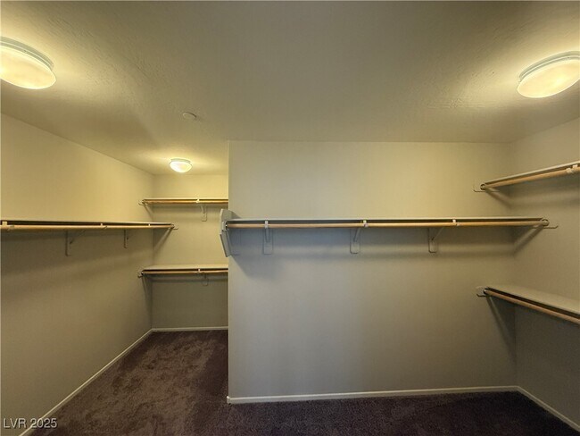 Building Photo - 6137 Scarlet Leaf St