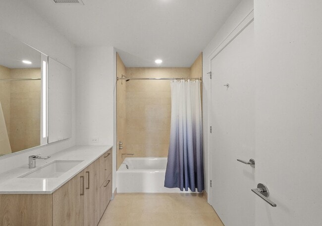 Building Photo - 211 N Harbor Dr