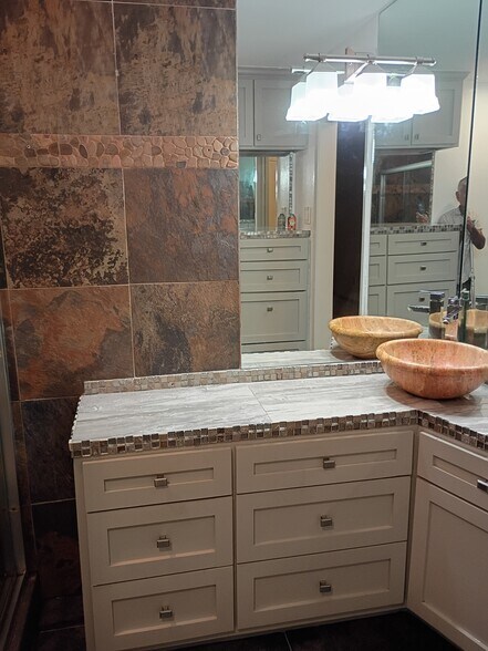 Building Photo - 706 Continental Dr