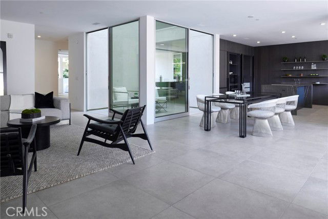 Building Photo - 838 Kings Rd