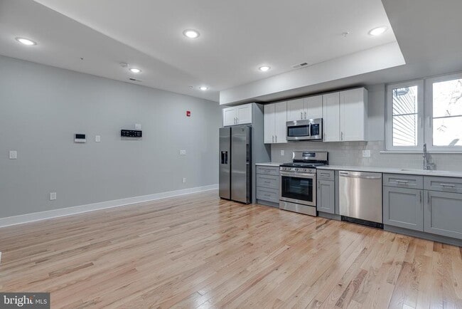 Building Photo - 2113 Master St