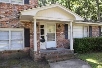 Building Photo - Great Location - Three Bedroom - Two and a half Bath Home