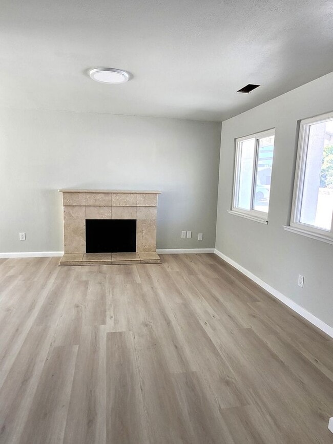 Building Photo - 3/2- Newly Renovated & Energy Efficient in...