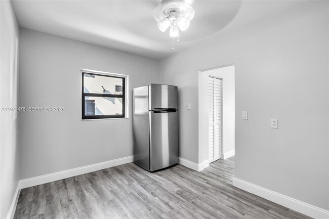 Building Photo - 130 SW 31st Ct