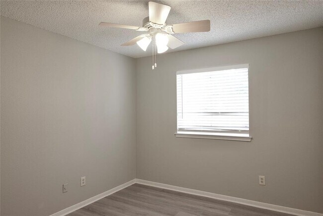 Building Photo - 3418 Green Fields Dr