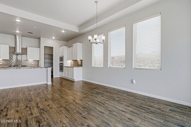 Building Photo - 253 Emerald Sun Dr