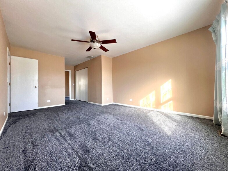 Building Photo - 17 Le Jardin Ct