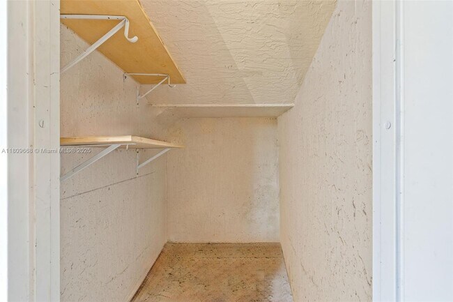 Building Photo - 1261 SE 29th St