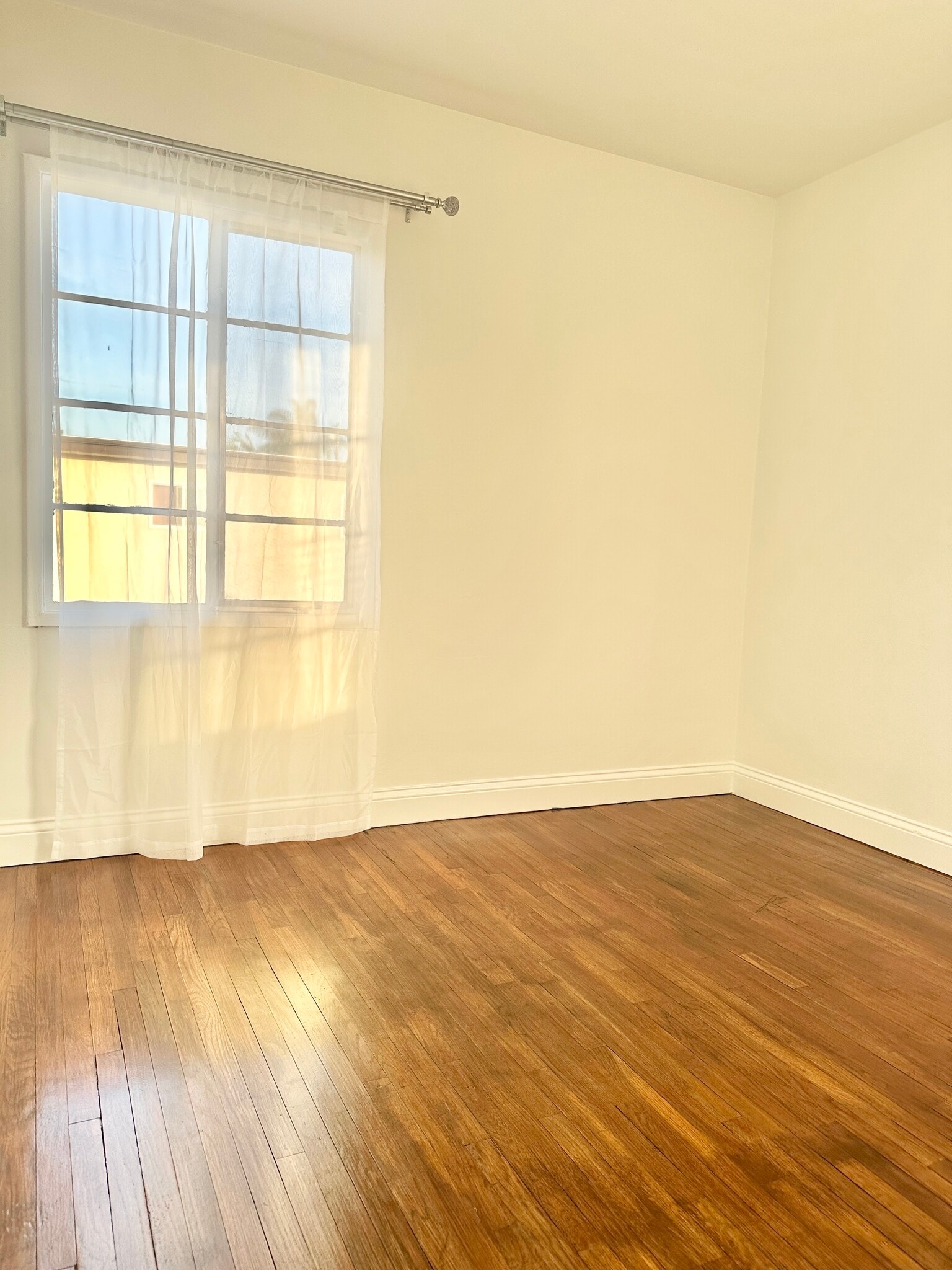 Building Photo - 1869 E Ocean Ave