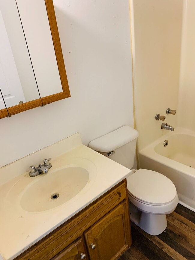 Building Photo - Coming soon! 3 Bedroom 1 Bath home in York...