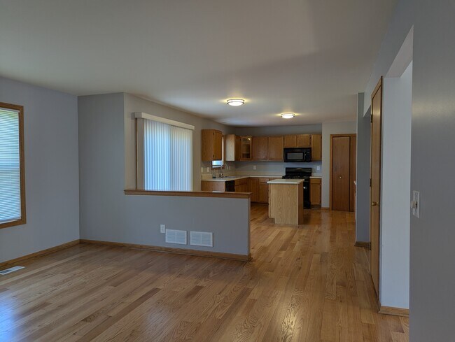 Building Photo - 417 Calgary Way