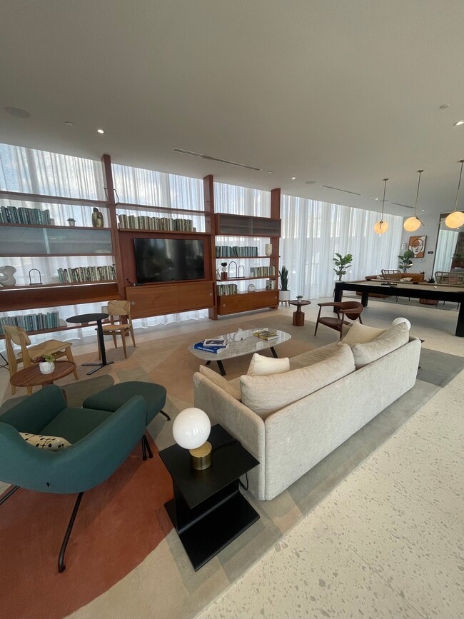 Building Photo - 530 NE 59th St