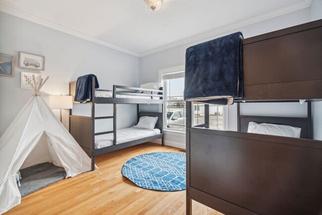 Building Photo - 9 Lowell St