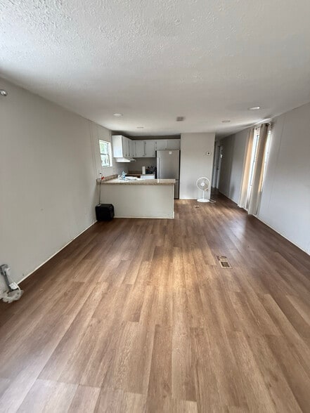 Building Photo - 85 Buttercup Dr