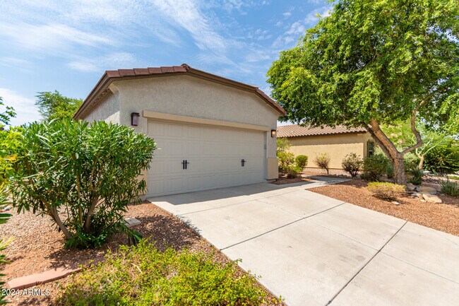 Building Photo - 10847 W Avenida Del Rey