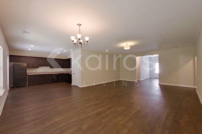 Building Photo - 471 White Oak Cir