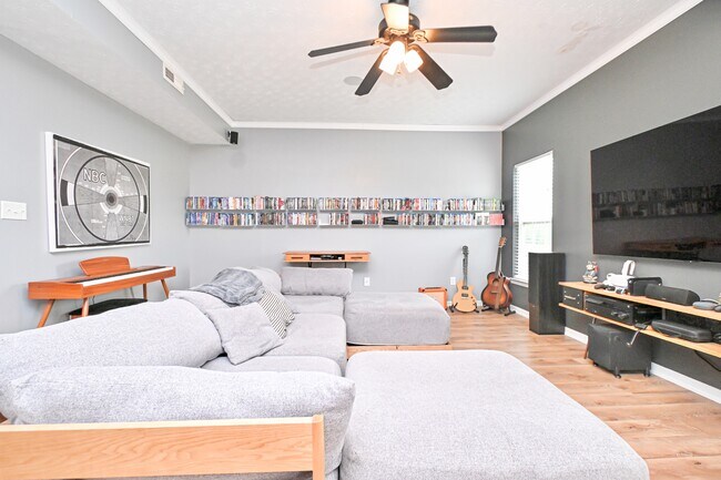 Building Photo - 5469 Fairford Ct