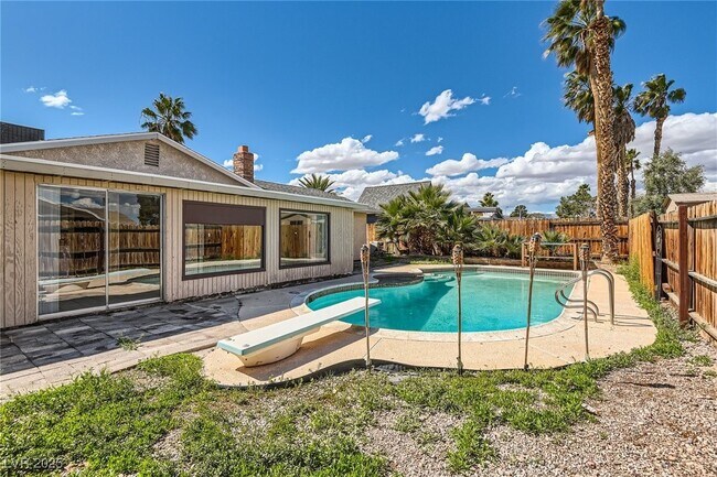 Building Photo - 6416 Placer Dr