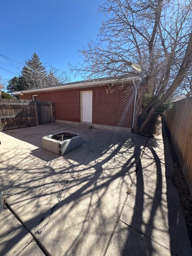 Building Photo - 2615-2617 E. 17th St.