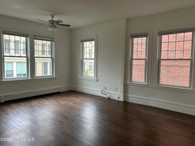 Building Photo - 513 Bangs Ave